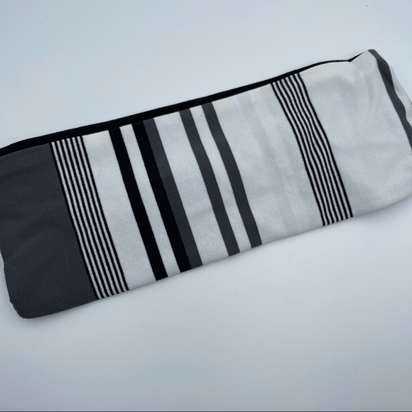 lululemon athletica Accessories - Like New Lululemon Reversible Bang Buster Headband